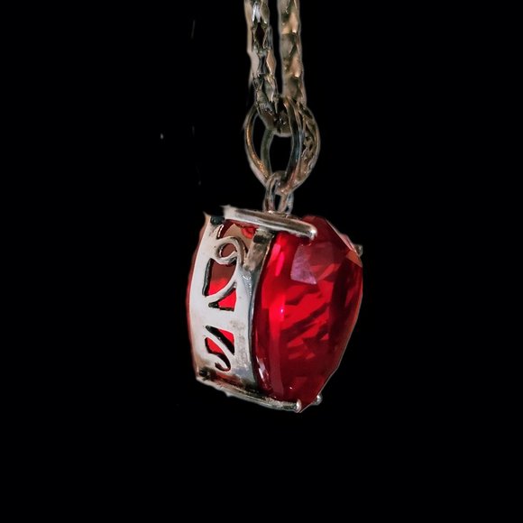 Stunning Ruby Red Glass Heart On 925 Marked Basket Setting - Picture 6 of 14